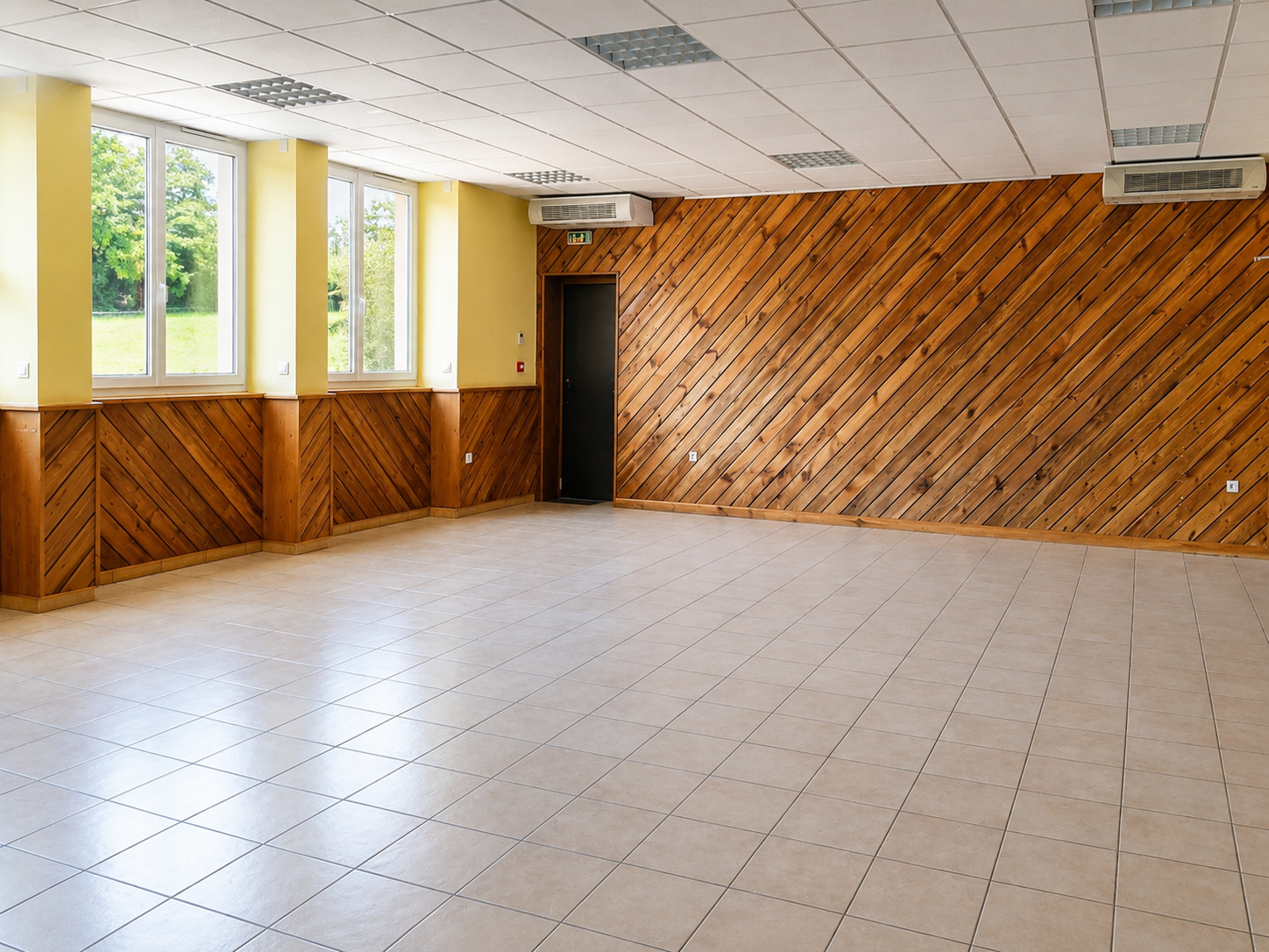 Autre vue intérieure de la salle des fêtes